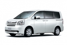 TOYOTA　ノア　ツインモニターDVD付