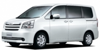 TOYOTA　ノア　ツインモニターDVD付