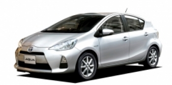 TOYOTA　アクア